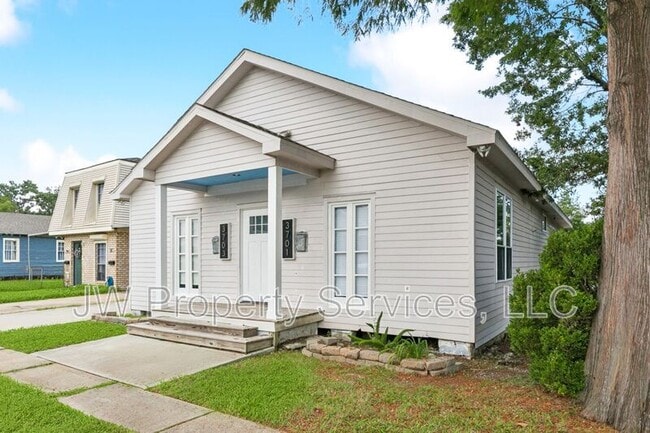 Building Photo - 3701 Derbigny St Rental