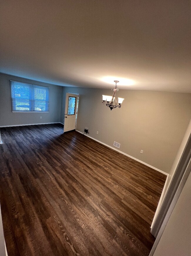 Photo - 920 Homberg Ave