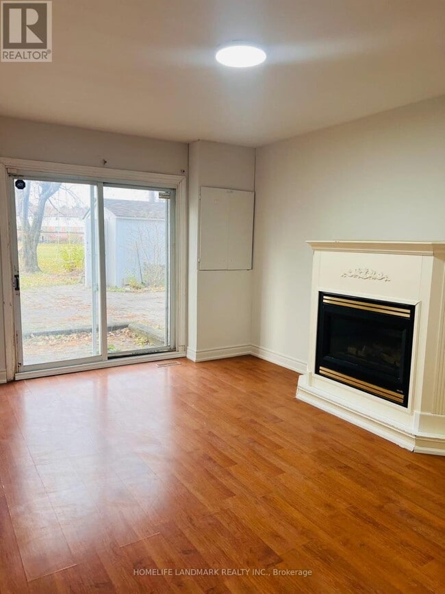 Photo - 1262 Napier Crescent