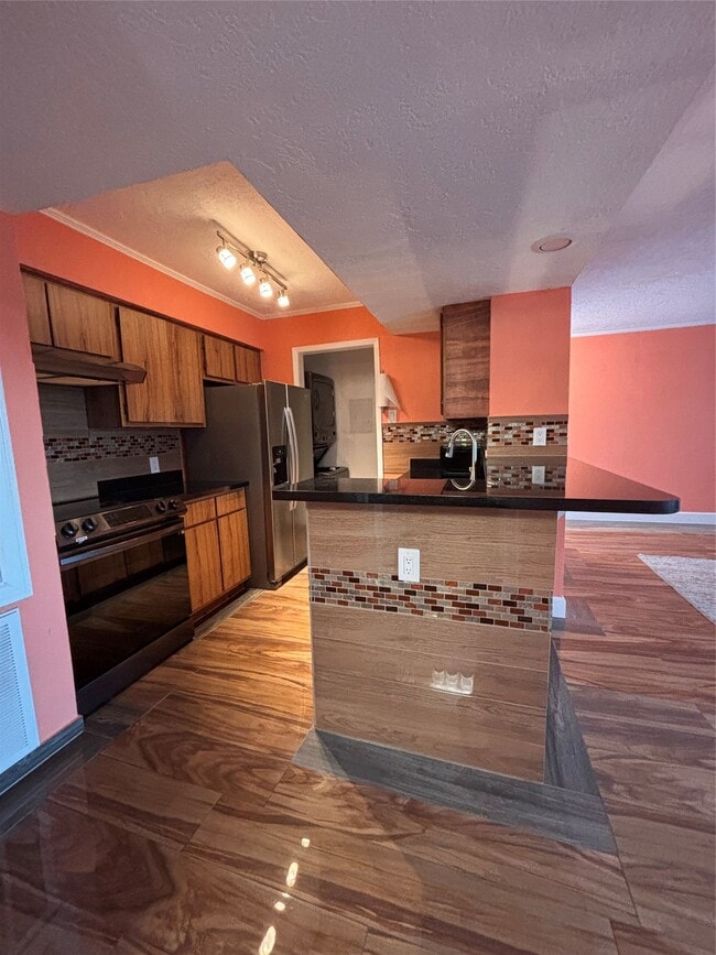 Building Photo - 3919 Fairmont Pkwy Unit 184