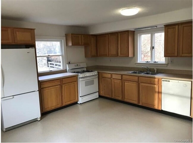 Building Photo - 172 County Rte 105