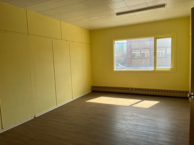 Photo - 2 Bed 1.5 Bath Unit in Red Deer, AB Unit E