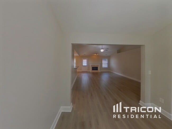 Photo - 275 Galway Ln