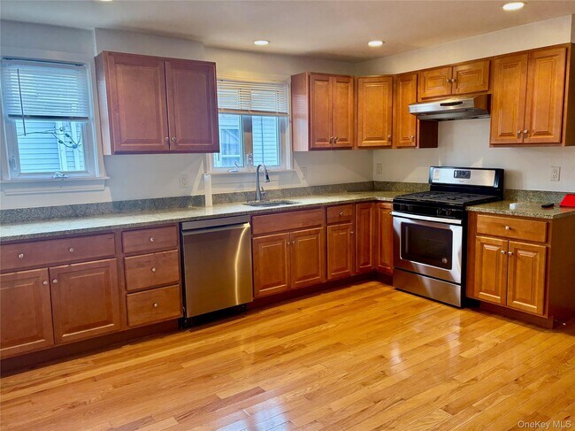 Photo - 16 S Regent St