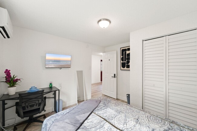 6878 Lenox Ave Unit C