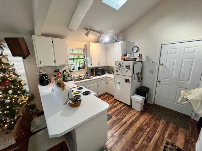 Photo - 1102 Arkansas St