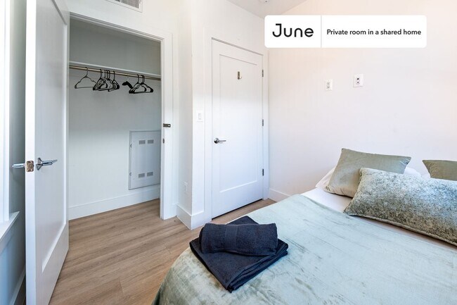 Room in Shared 4 bed/2 bath home in Dupont Circle