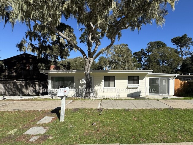 Great 3-Bed 1-Bath Home Located in the Lov... - Great 3-Bed 1-Bath Home Located in the Lov...