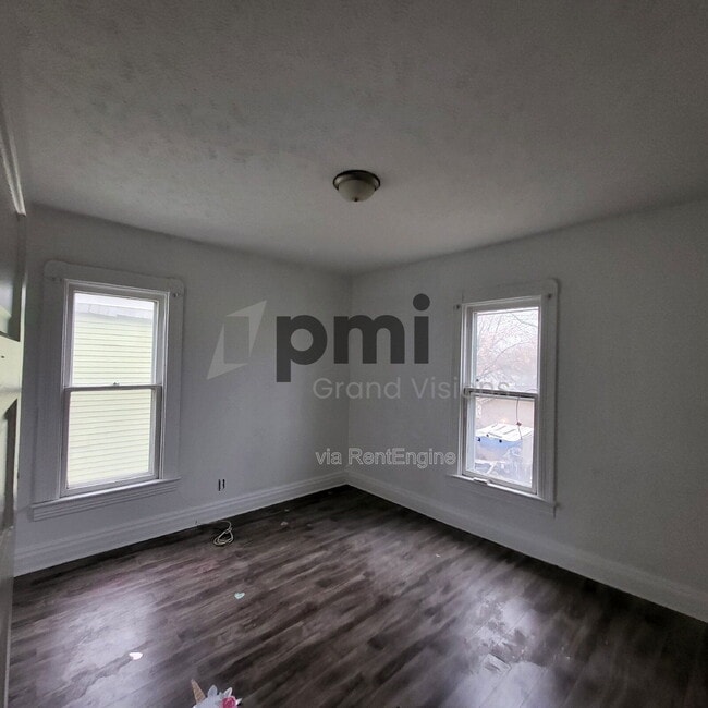 Photo - 895 W Leafland Ave