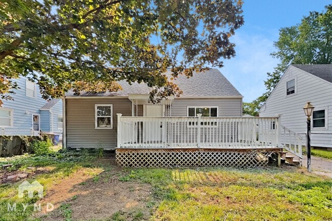 Building Photo - 3420 Medina Ave