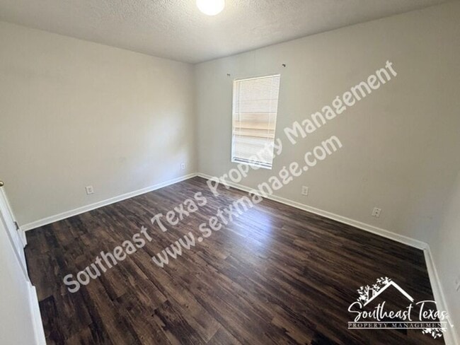 Photo - 977 Center St