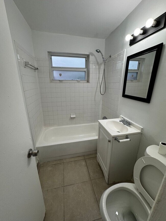 Photo - 1104 State St Unidad 1104 B