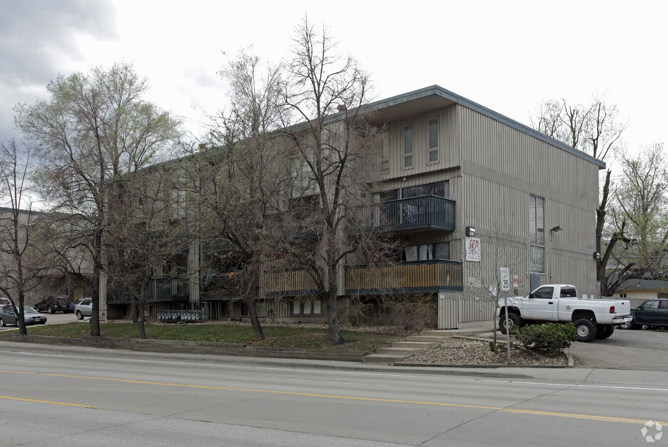 Dakotas Apartments - Dakotas Apartment