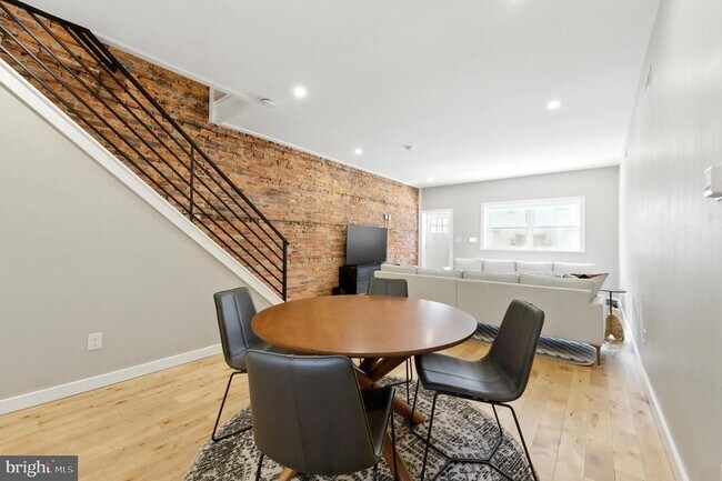 Photo - 1937 Dickinson St