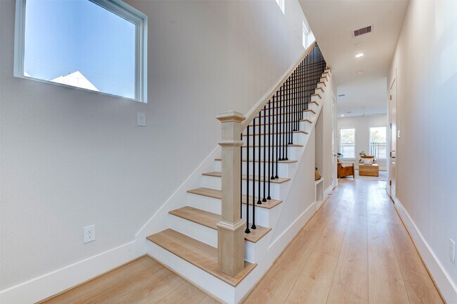 Photo - 5138 Rosslyn Rd