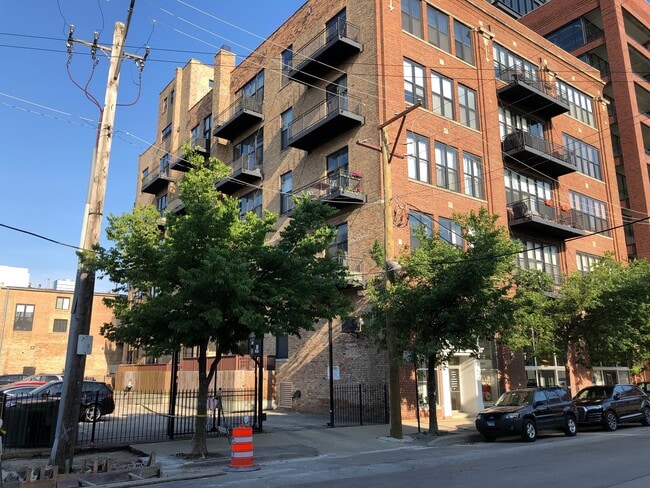 Building Photo - 215 N Aberdeen St Rental