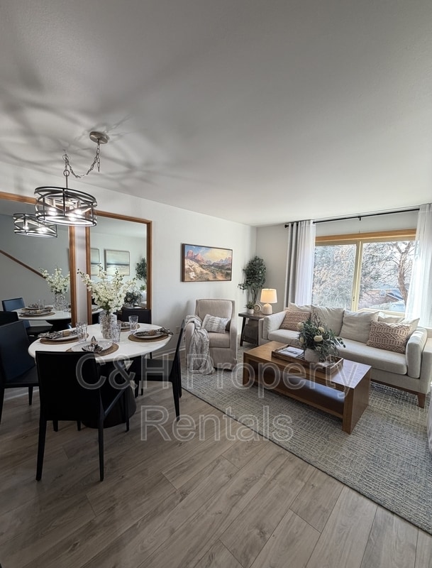 Photo - 574 Killarney St