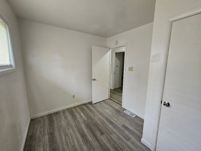 Photo - 105 Melvin Dr
