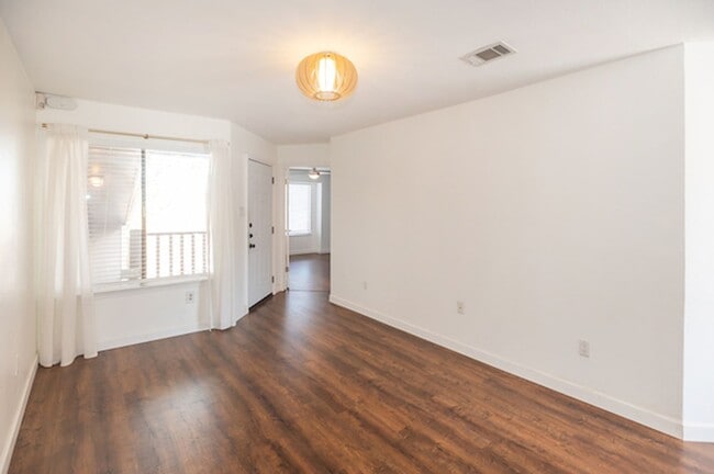 Photo - Cozy South East Austin Condo
