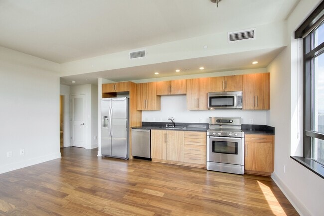 Photo - Gorgeous 2 Bedroom/2 Bathroom Condo for Rent at The 88 Unit 605