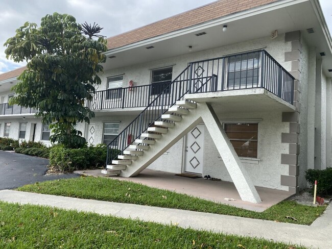 Building Photo - 227 Castlewood Dr Unit 206 Rental