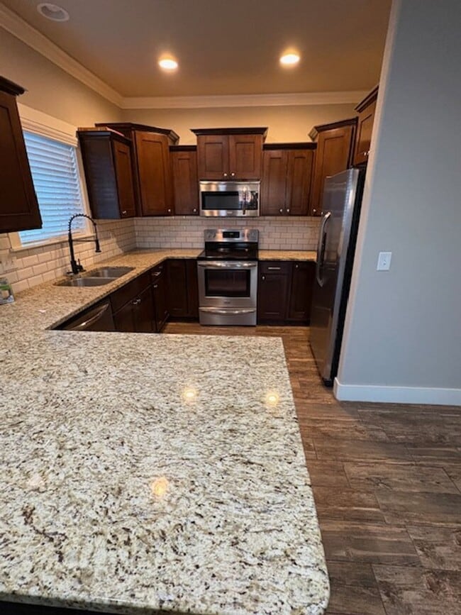 Photo - BEAUTIFUL TOWNHOUSE IN A GREAT LOCATION!!!