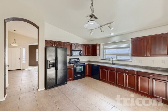 Photo - 7806 S 47th Ln