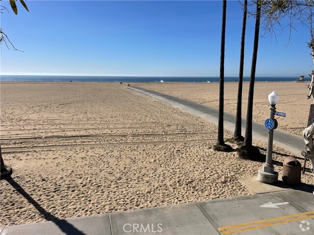 Building Photo - 1140 W Oceanfront Rental