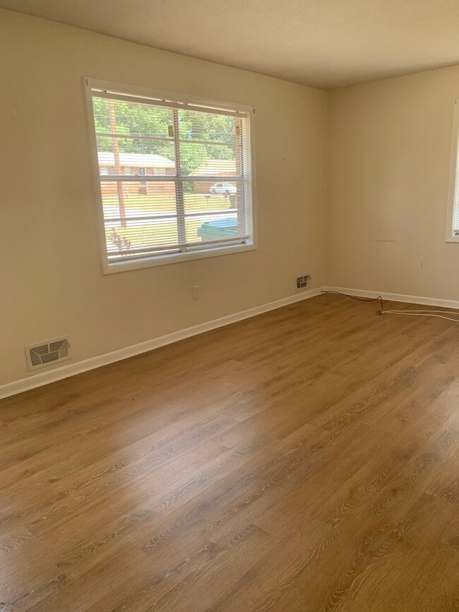 Photo - 1 Bedroom, 1 Bath Duplex Apartment on the Eastside