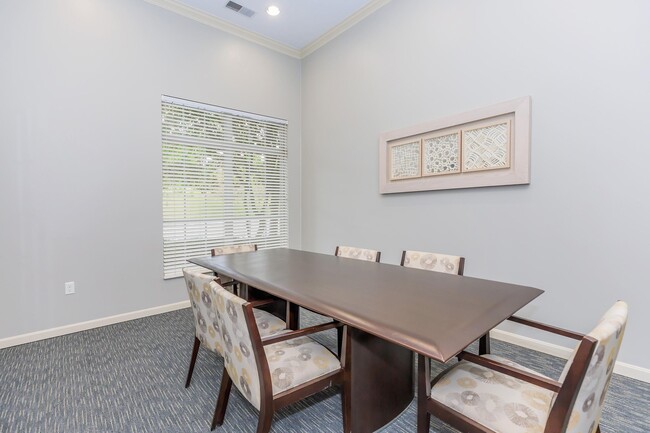 Photo - Waterford Nevillewood Apartments