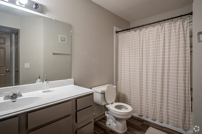 2BR, 2BA - 930SF - Fifteen12