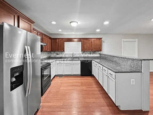 Photo - 1153 Smith St SW