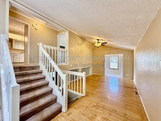 Photo - 405 S 28th Ln