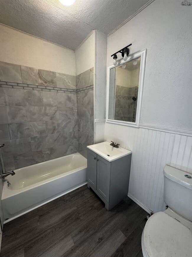 Photo - 509 E 4th St
