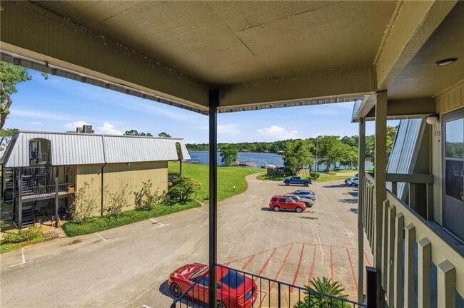 Photo - 337 Riverbend Dr