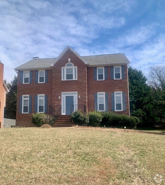 Building Photo - Beautiful 3 Bedroom 3.5 Bath Brick Home fo...