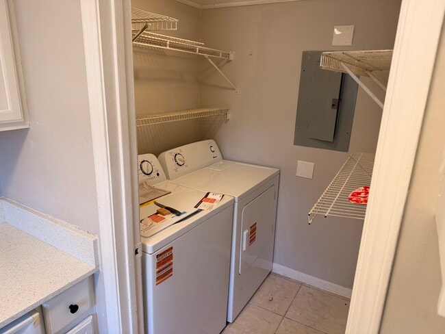 Photo - 206 Kettering Way