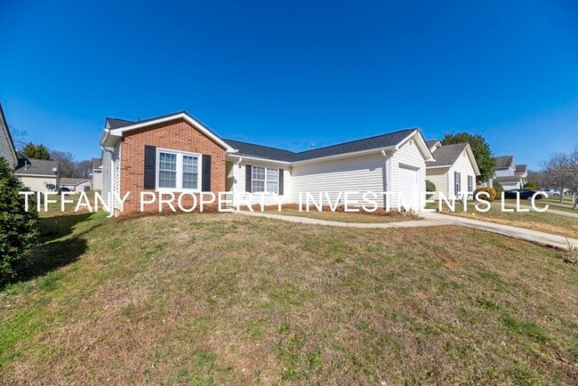 Building Photo - 2736 Fairstone Ave