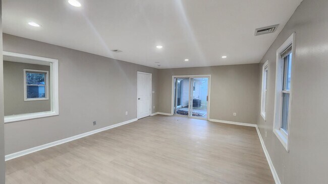 Photo - 2 Hazelwood Cir