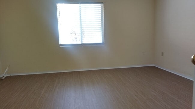Photo - 1 bedroom, 1 bathroom end unit condo beachside Unit 4