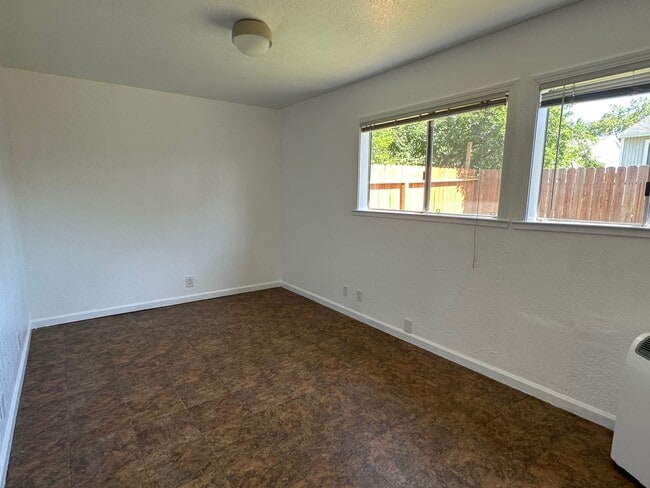 Photo - 714A Pleasant St