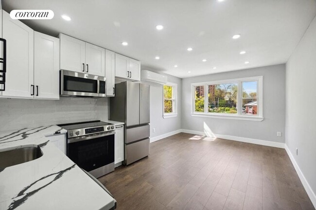 Building Photo - 224 W 252nd St