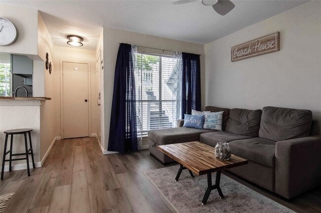 Building Photo - 3506 Cove View Blvd Unit 1311