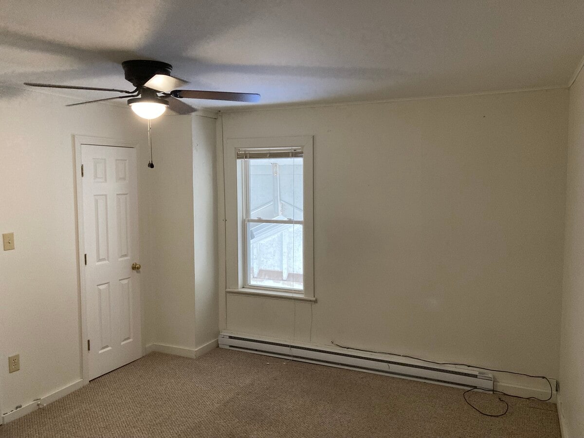 Dormitorio trasero - 125 Montcalm Ave Unidad 127D