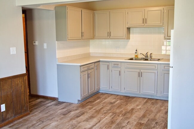 Kitchen - 3408 N Ten Mile Dr Unit 5