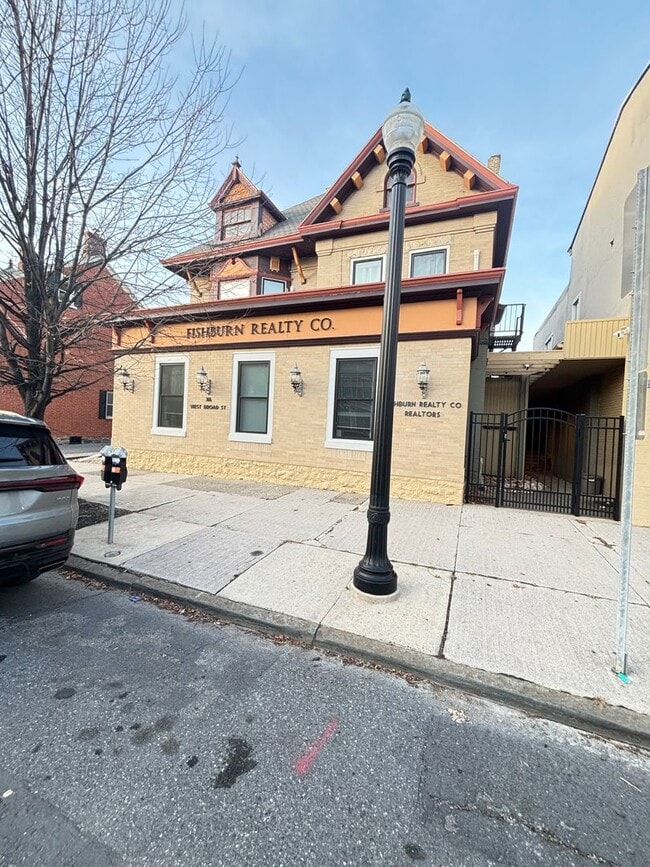 Building Photo - 316 W Broad St Unit 2