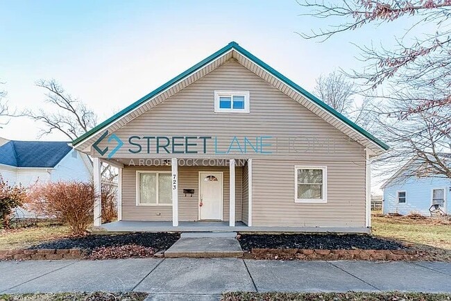 Building Photo - 723 3rd St