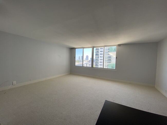 Spacious Studio for Lease - 1000 West Ave Unit 801