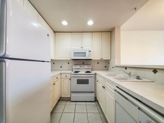 Photo - Modern Top-Floor Condo in U-District