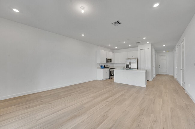 Photo - 6436 Seabright Ter